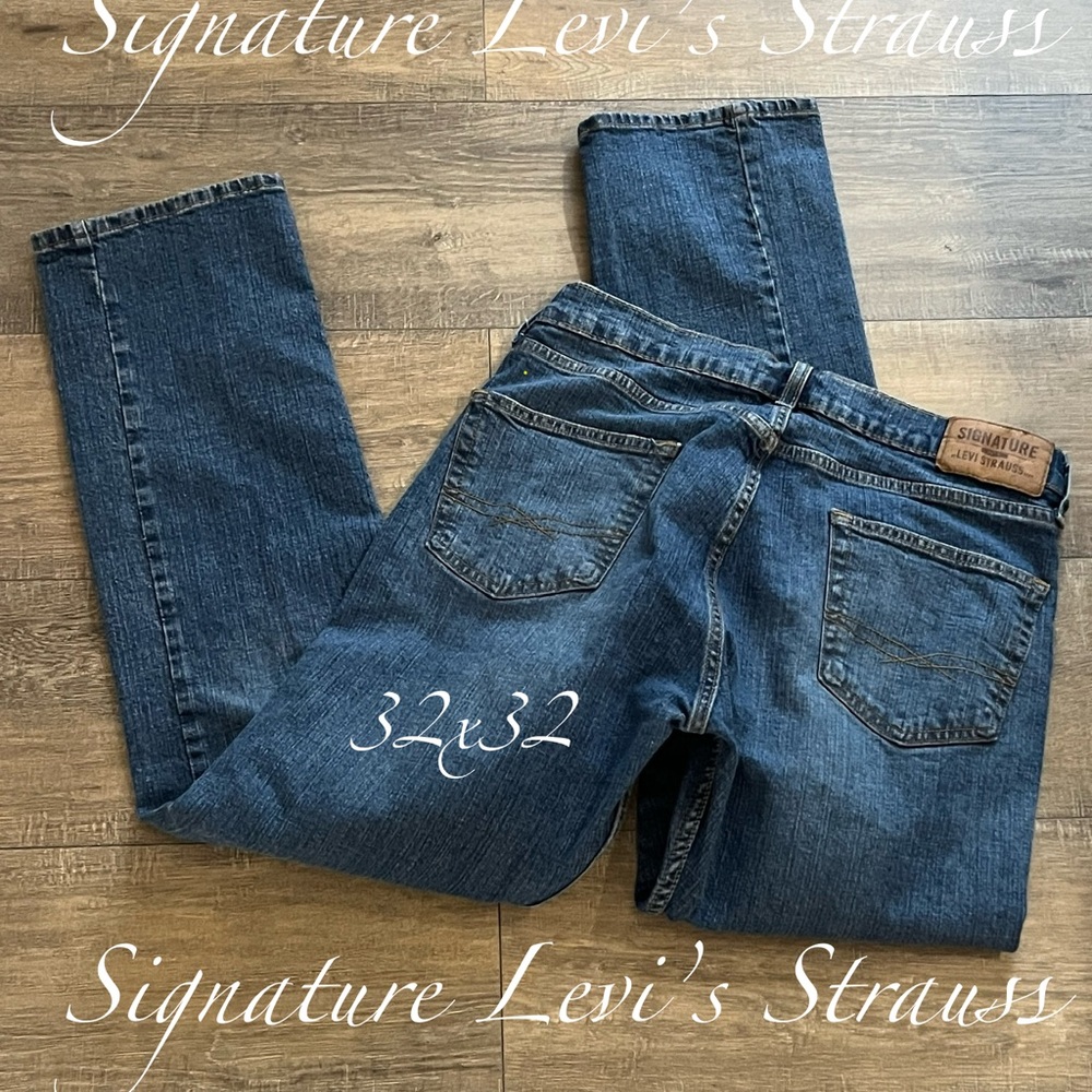 Signature Levi's Strauss Dark Blue Jeans Size 32x32 Like New